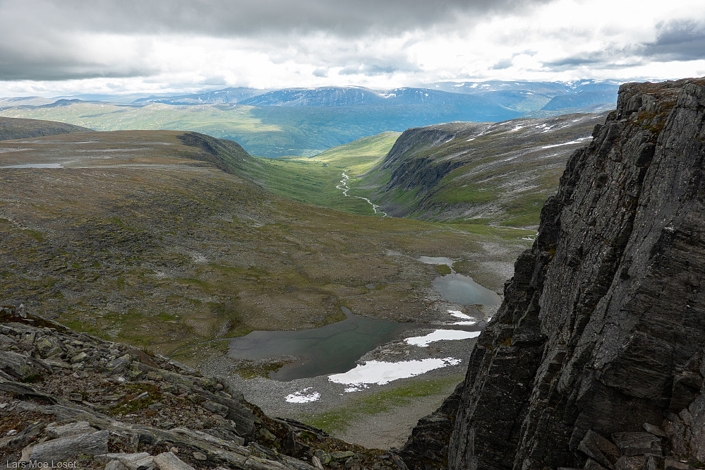 Utsikt nedover Volladalen fra toppen av Svartdalskollen.