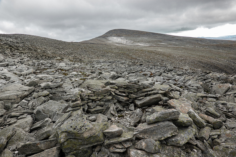 En av i alt 16 buestillinger helt øverst i Svartdalen. Kråkvasstinden bak.