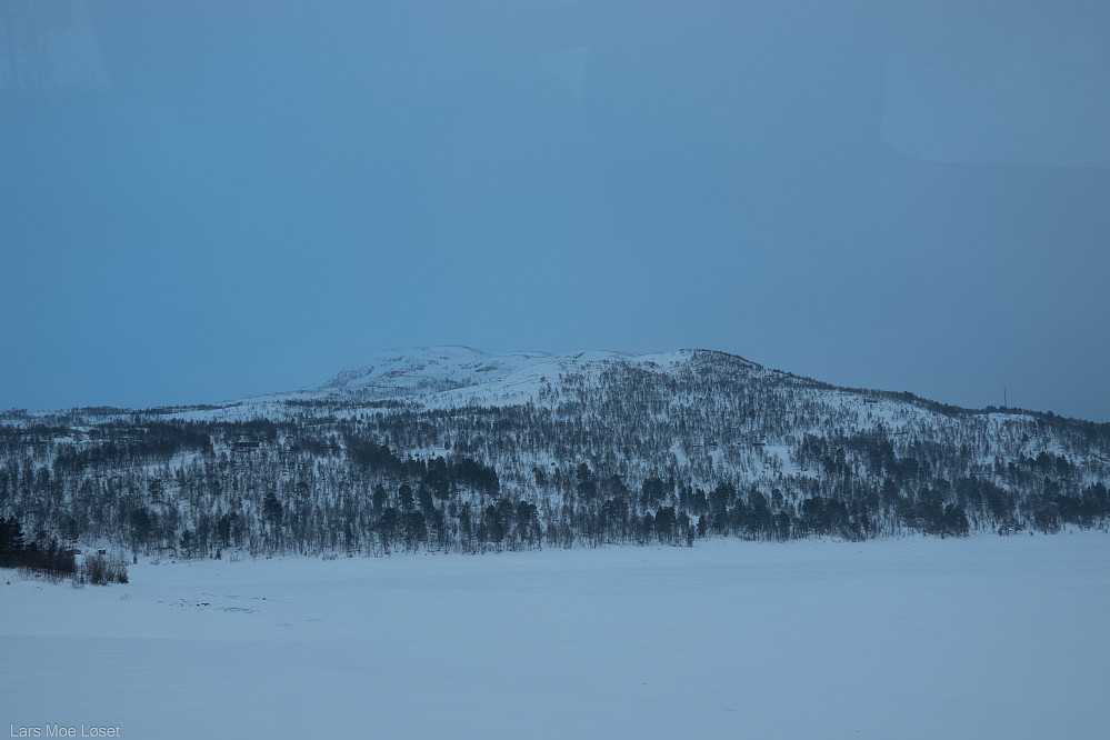 Skjuttukinna er en fortopp til Refshuskollen og er godt synlig fra Granasjø-demningen.