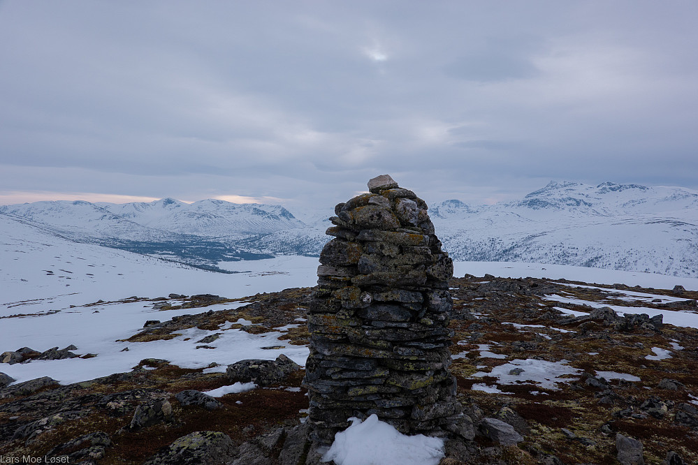 Utsikt fra storvarden på Kongensgrøfjellet. Høyeste toppen ligger litt lenger øst.