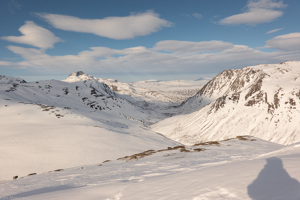 Utsikt nedover Folddalen fra toppen av Sprikltjønnknubben.