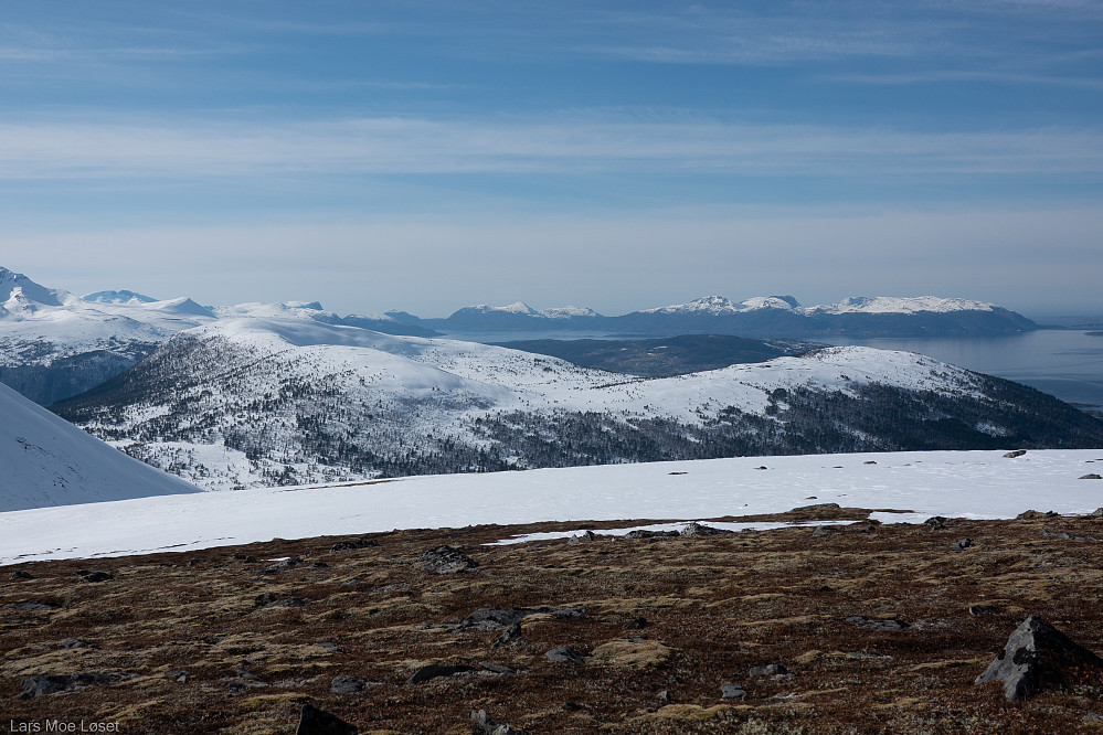 Før ferden går ned Stegan fra Storhaugen nytes synet av Helsetnakken.