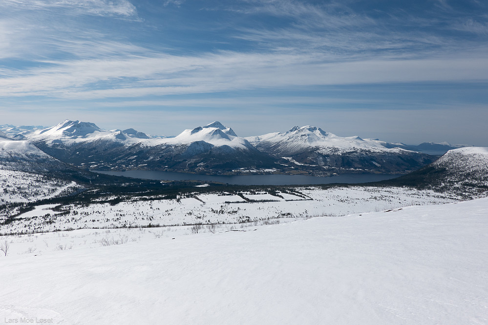 Etter å ha skrådd opp Skålsida kan en skue ned på Daugstadmyran.