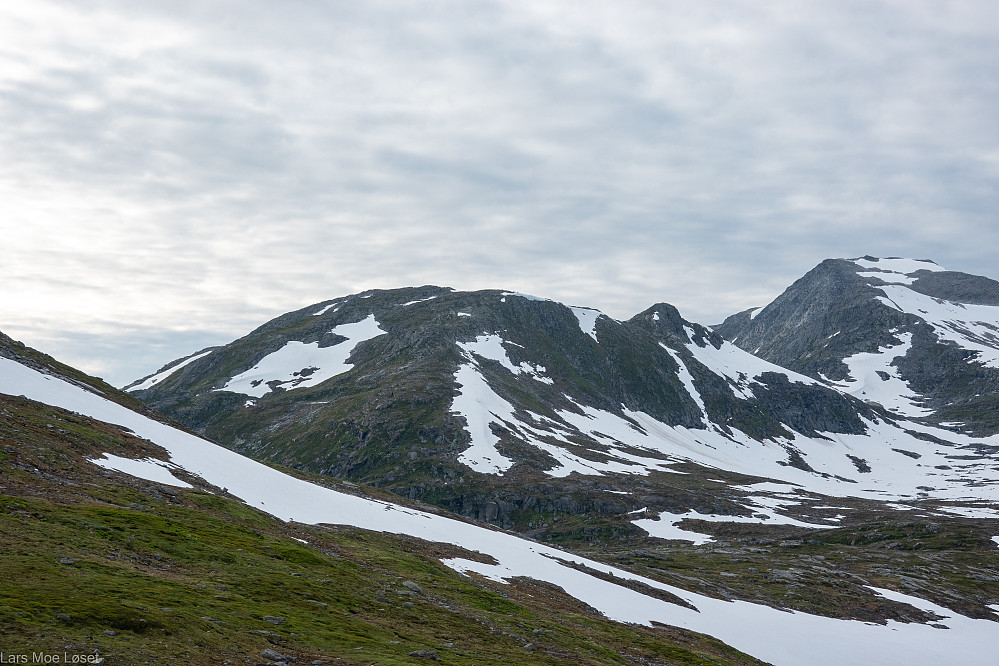 Turens første mål, Neådalspiken, i sikte, etter å ha kommet opp i skaret fra Storbekkdalen.