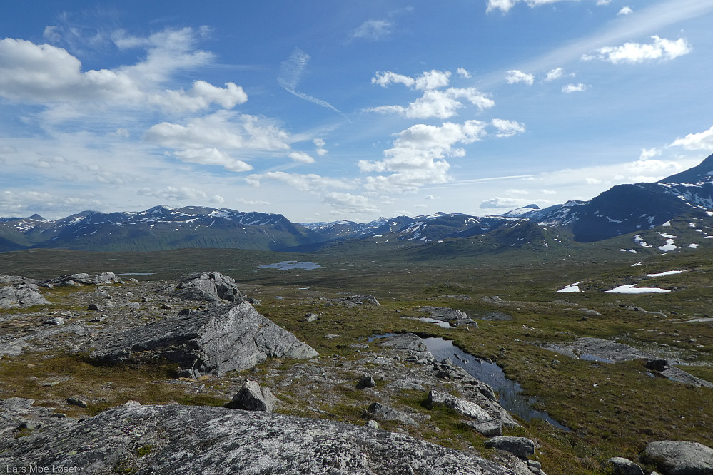 Fra toppen av Kringlåtøyfjellet er det fin utsikt innover Bossvasstela.