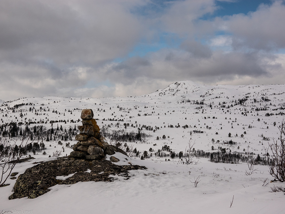 Fra toppunktet på Litjkubbfjellet viser også der Høgknippen seg fra sin beste side.