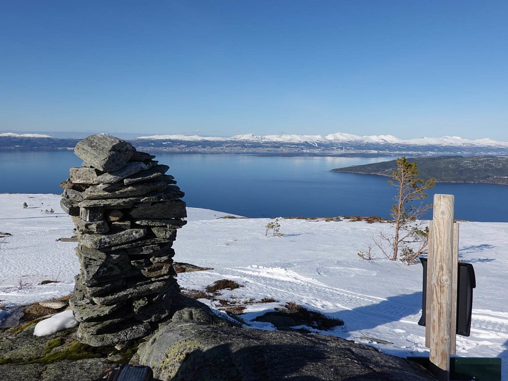 Utsikt nordover mot Storfjorden og Molde, fra Vikenakken.