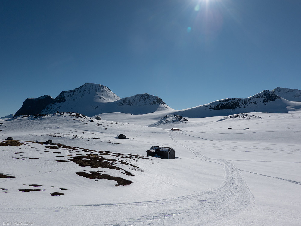 Fjellet åpner seg opp ved Lomtjønna. 