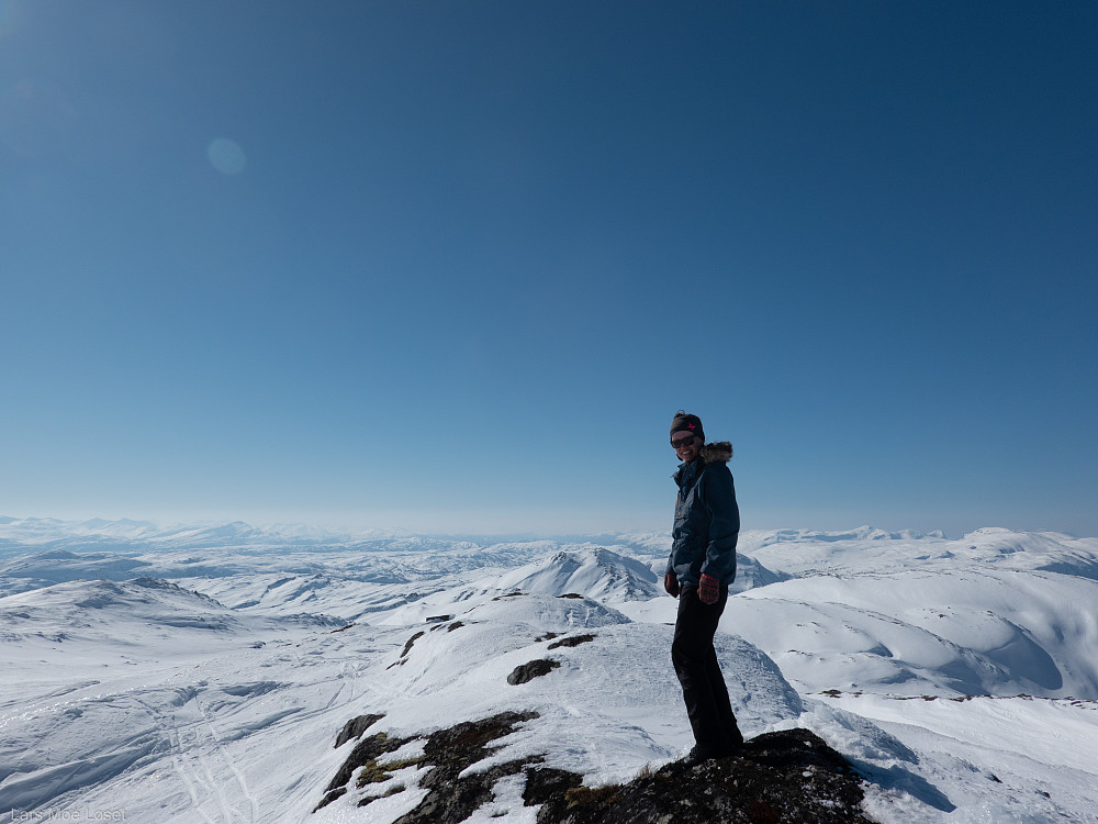 Utsikt vestover fra toppen av Jørenskarfjell. Skavlen og Nordmarka.