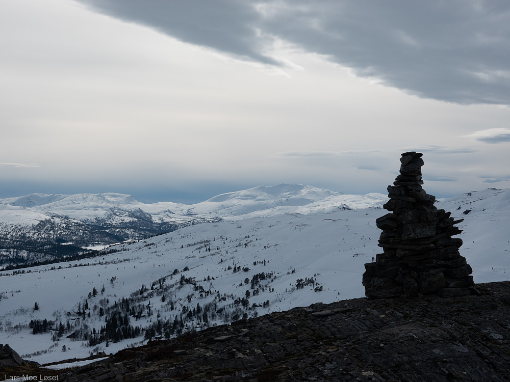 Ruten og Lomunddalsfjell i sørvest.