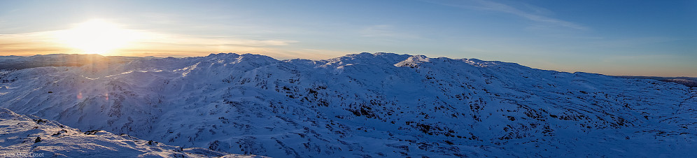 Ilfjellmassivet sett fra Hikefjellla.