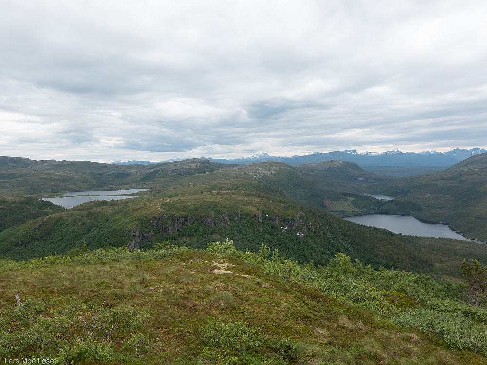 Sørøstover mot Botnavatnet og Reinslivatnet.