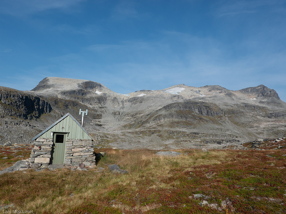 En enkel steinbu ved Skorgvatnet.