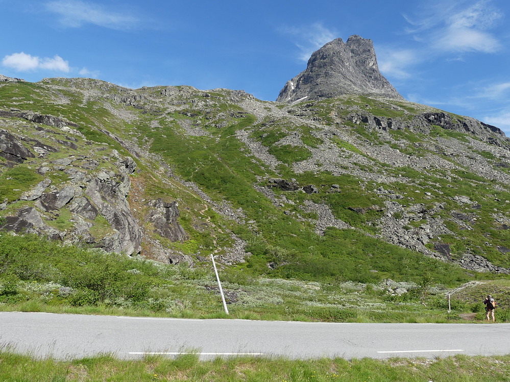 Motbakken startet ved Trollstigen Parkeringsplass.