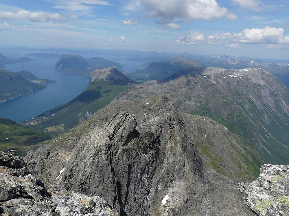 Mot Dronninga og Grisetskolten.