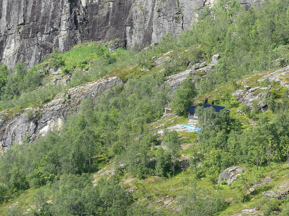 Plassen Klepp ligger flott til oppunder Kleppafjellet.