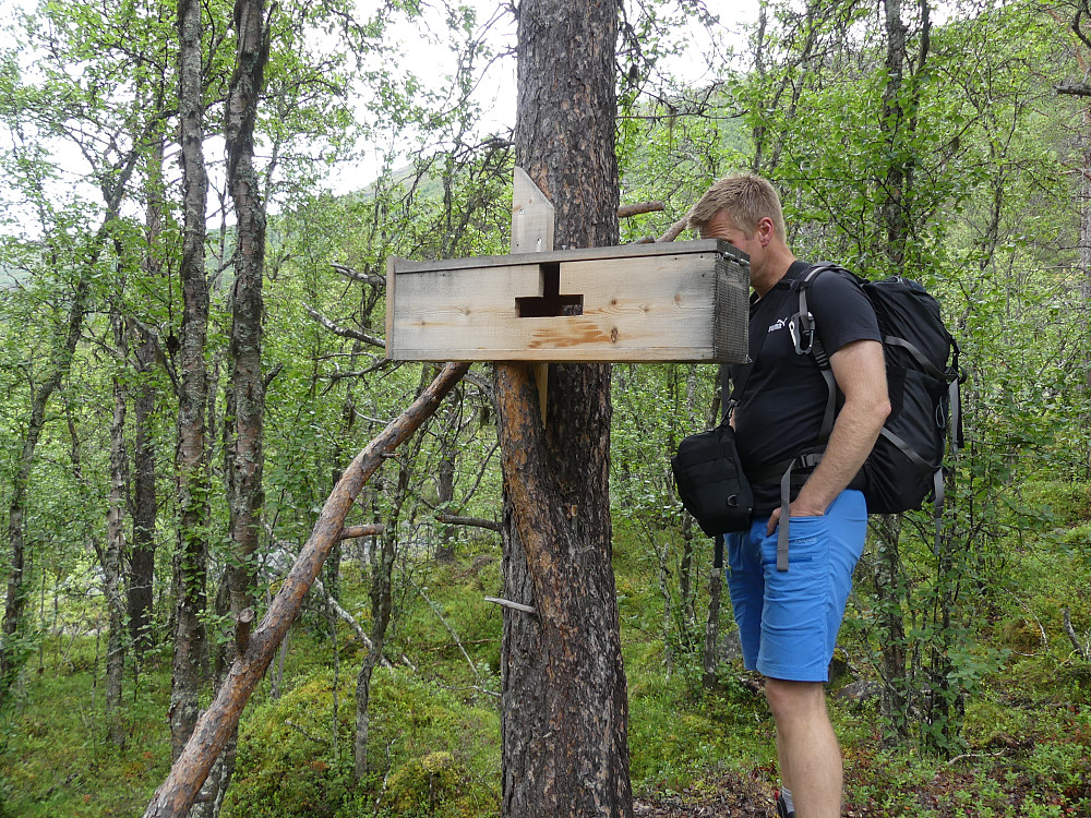 Morten inspiserer et gufs fra fortiden.