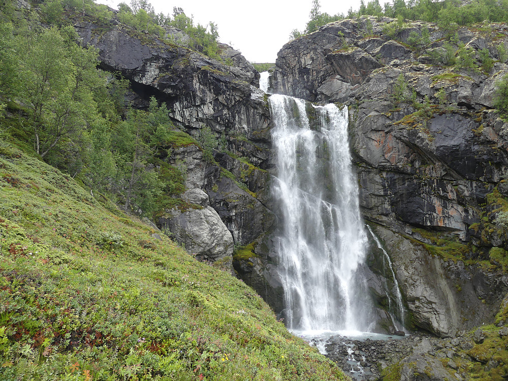 Ett av mange fine fossefall i Grjota.