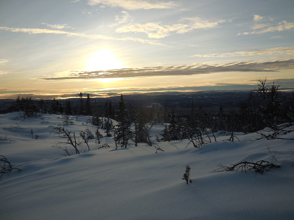 Fargesprakende solnedgang i vest.