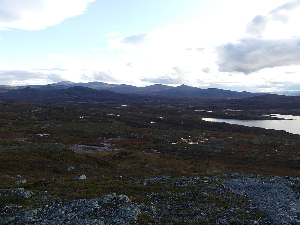 Fra Gruvsjøfjellet med fri sikt til, fra venstre: Storviglen, Tverrviglen, Vigltjønnhøgda og den spisse Viglpiken.
