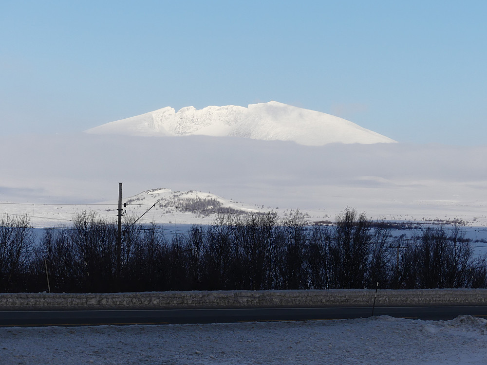 Snøhetta fra E6 tidlig på morran. 