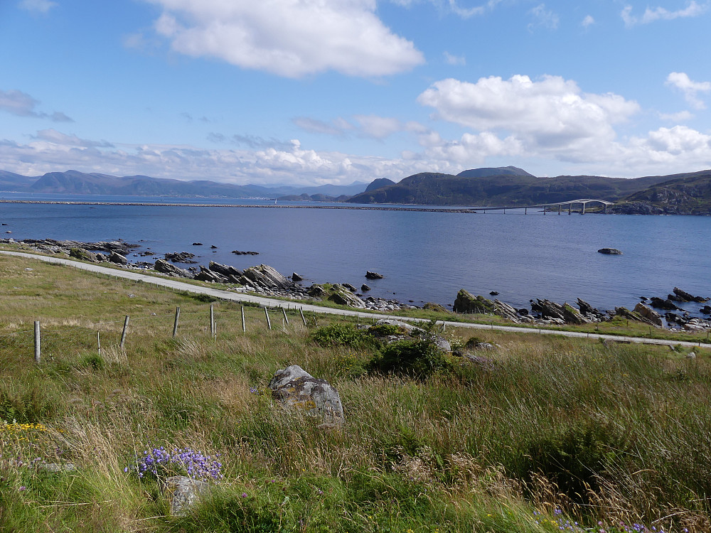 Utsikt fra campen vår og til nabo Remøya i sør.