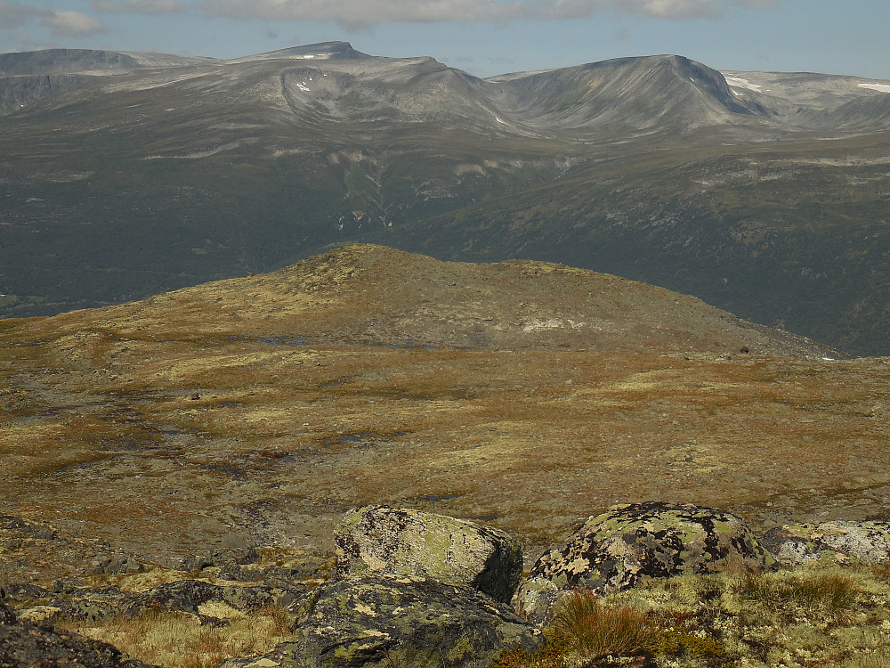 Utsikt over Nordvestre Gråhøa og helt til Kråkvasstinden.