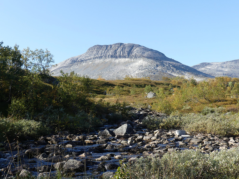 Ved Tovhaugen dukker Ottdalskammen opp i all sin prakt.