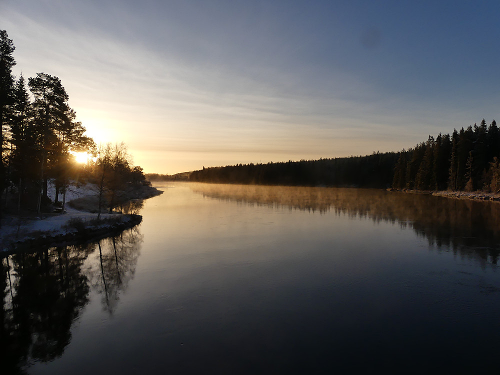 Sørover Renaelva.