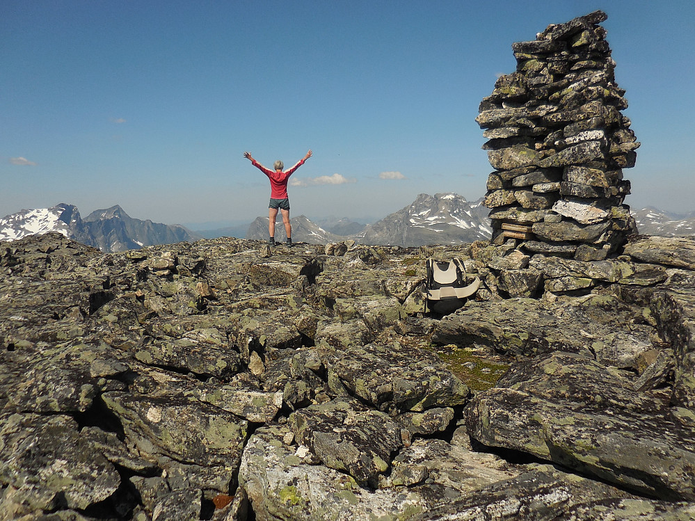 1664 meter over havet og med utrolig utsikt over utallige romsdalsfjell!