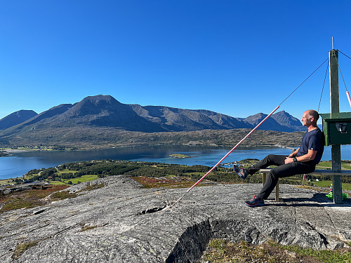 Bent på Veten. Grytøya i bakgrunnen