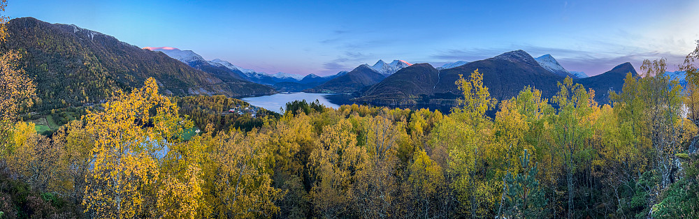 Fine høstfarger sett fra Høgåsen