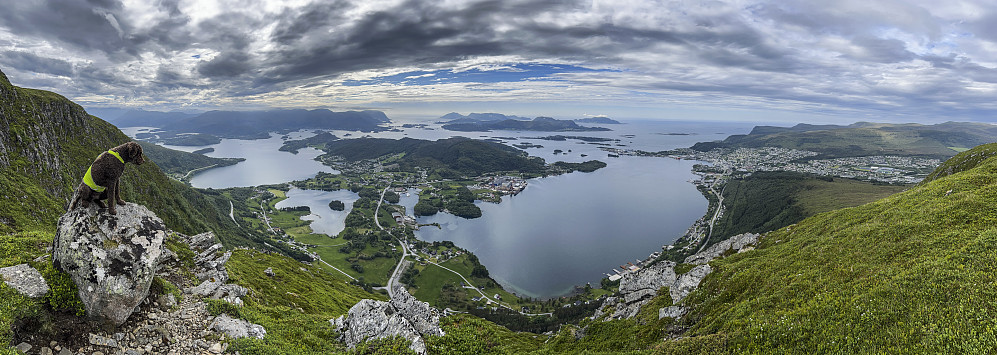 Fin utsikt mot Dimnøya og Ulsteinvik