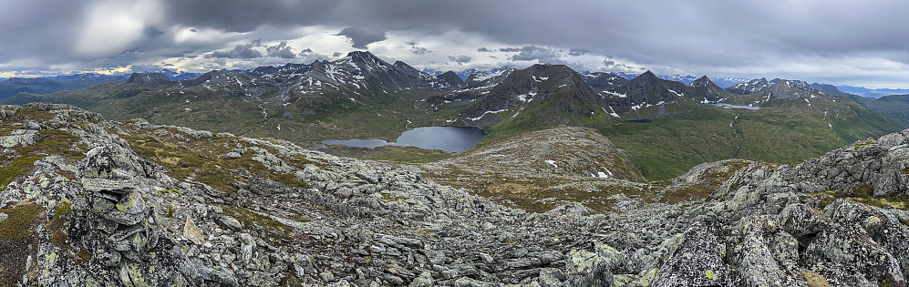 Mange fjell mellom oss og Isfjorden