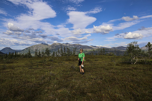 Moderen på Baåsen, med Lukttind - Dårtind massivet i bakgrunnen.