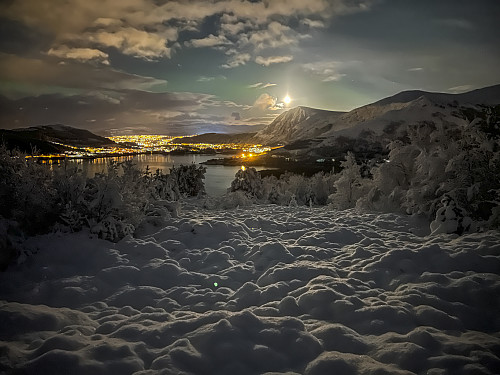 Så kom vinteren til Ytre Søre Sunnmøre. For noen dager...
