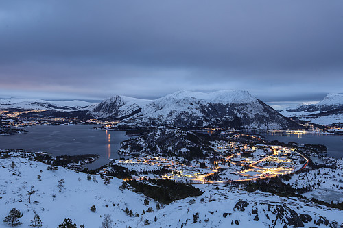 Myrvåg/Dragsund sett fra Huldrehornet