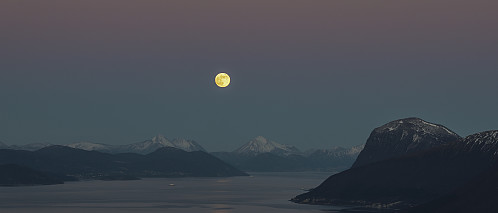 Fullmåne, sett fra Kongsvollen