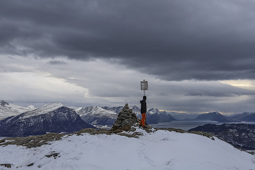 På Høgkubben. Mye mer snø her enn i ytre søre