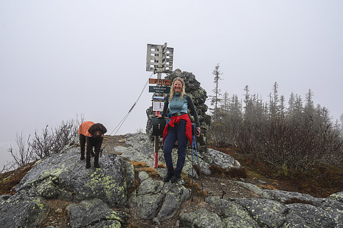 Kan vi si at toppen er snaufjell? Just...?