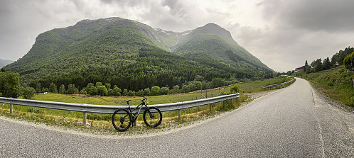 Tung tur over Skardsbøfjellet, tynnkledd og i regn