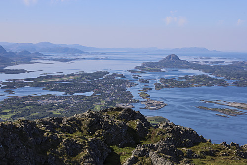 Brønnøysund og Torghatten, sett fra Mosaksla