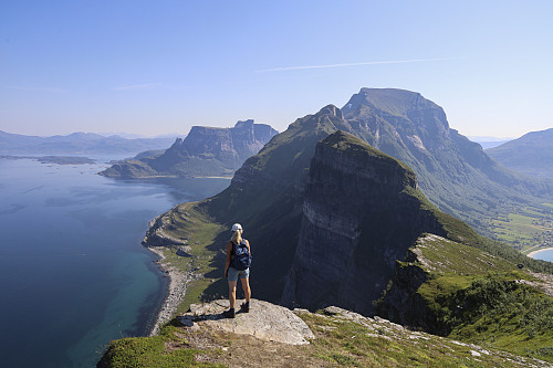 Utsikt mot Reintindan og Høgnakken, fra Finnesfjellet