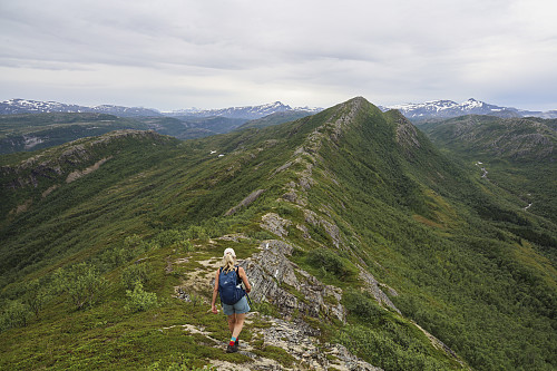 Nydelig fjellrygg mellom toppene