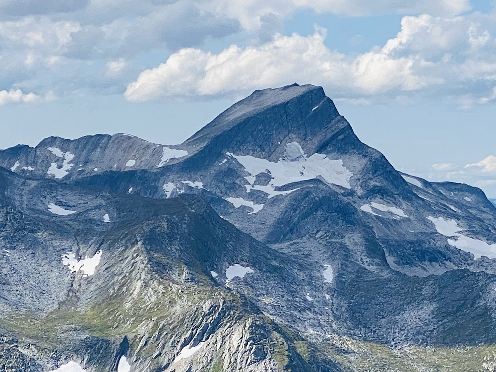 På ein heller lang etappe frå den eine enden av Storlifjellet til den andre står det ikkje på blikkfang, da spesielt Nedådalssnota...