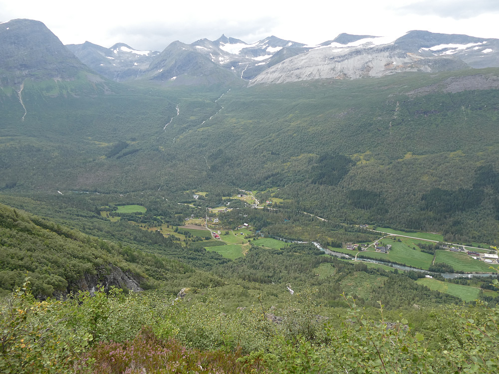 Utsikt fra kanten til Gudbrandsdalen.