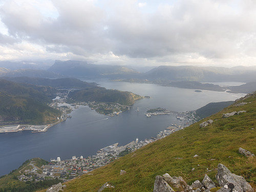 Utsikt mot Måløy frå Gottrøysa