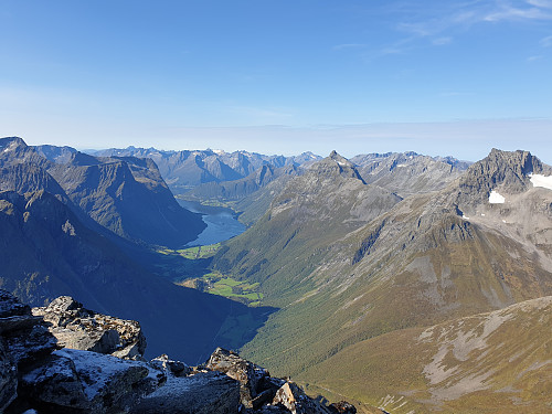 Utsikt frå Skruven ut Norangdalens mot Norangsfjorden