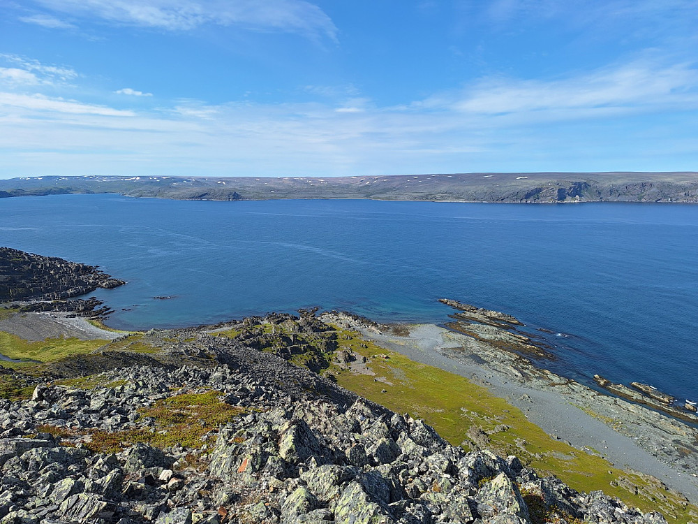 Fra Munken og ned på DNT Indre Syltefjord hytta