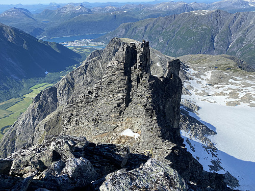 Image #13: A from-above view of the same pinnacles. The mountain range in the background is the one called "Romsdalseggen", and the town of Åndalsnes is seen at the western end of that mountain range.